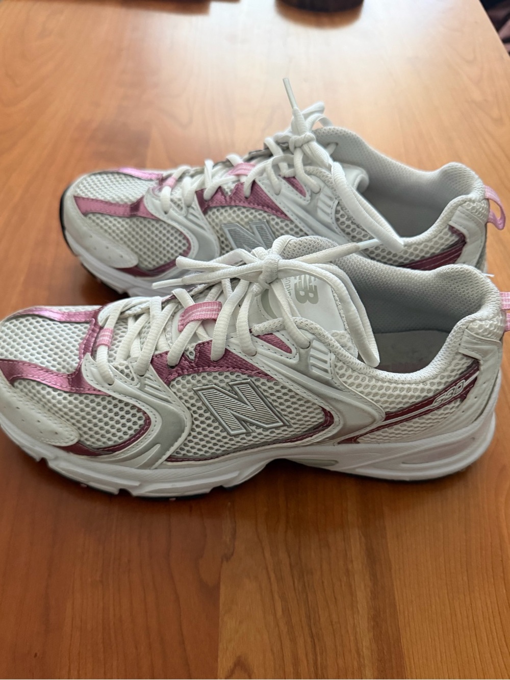 New Balance 530 sneakers in White and Pink Sugar W8